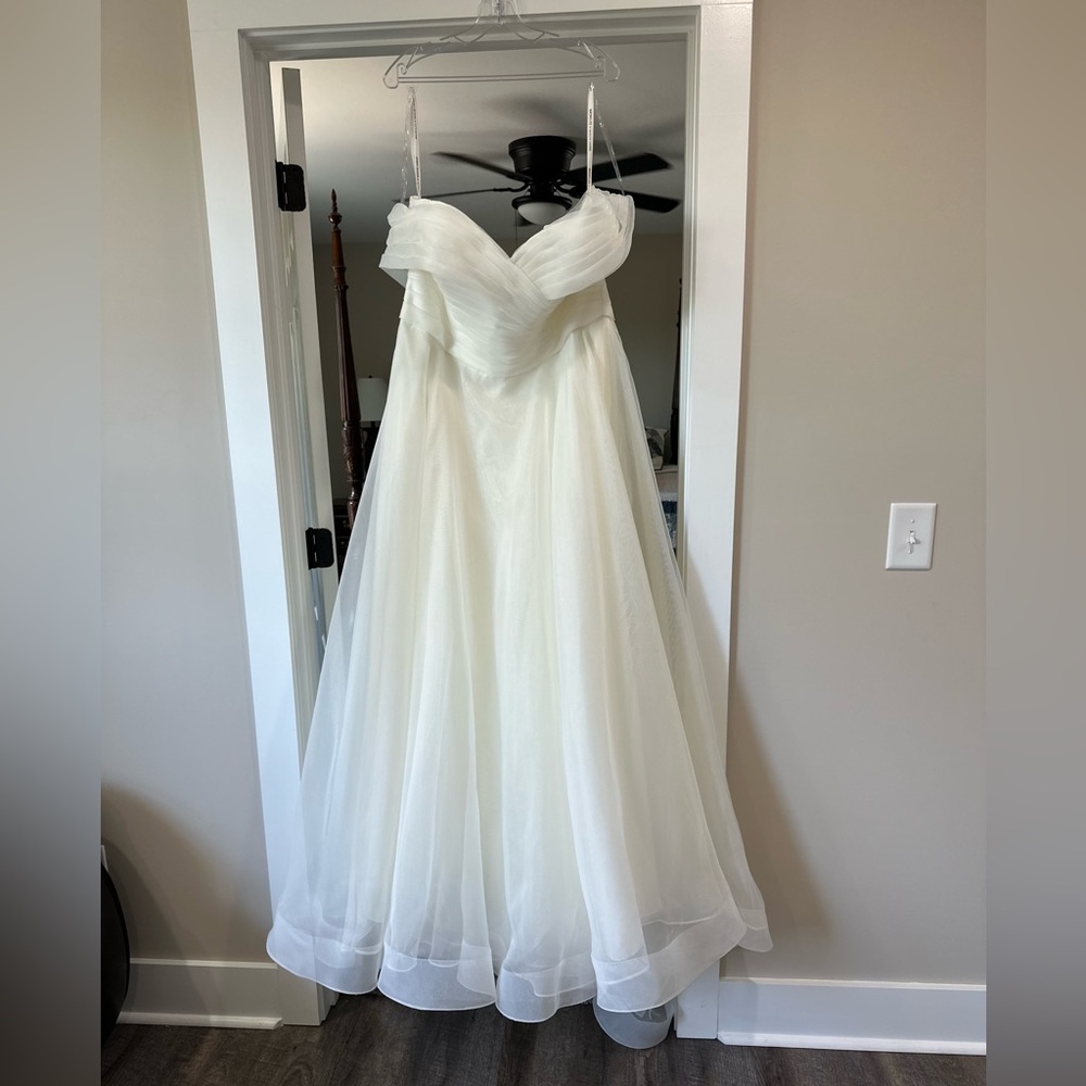 Wedding Dress - Picture 2 of 4